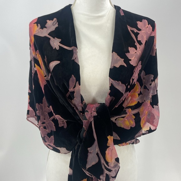 Woven heart black velvet flocked burnout fall tones duster drape close front - Picture 4 of 16